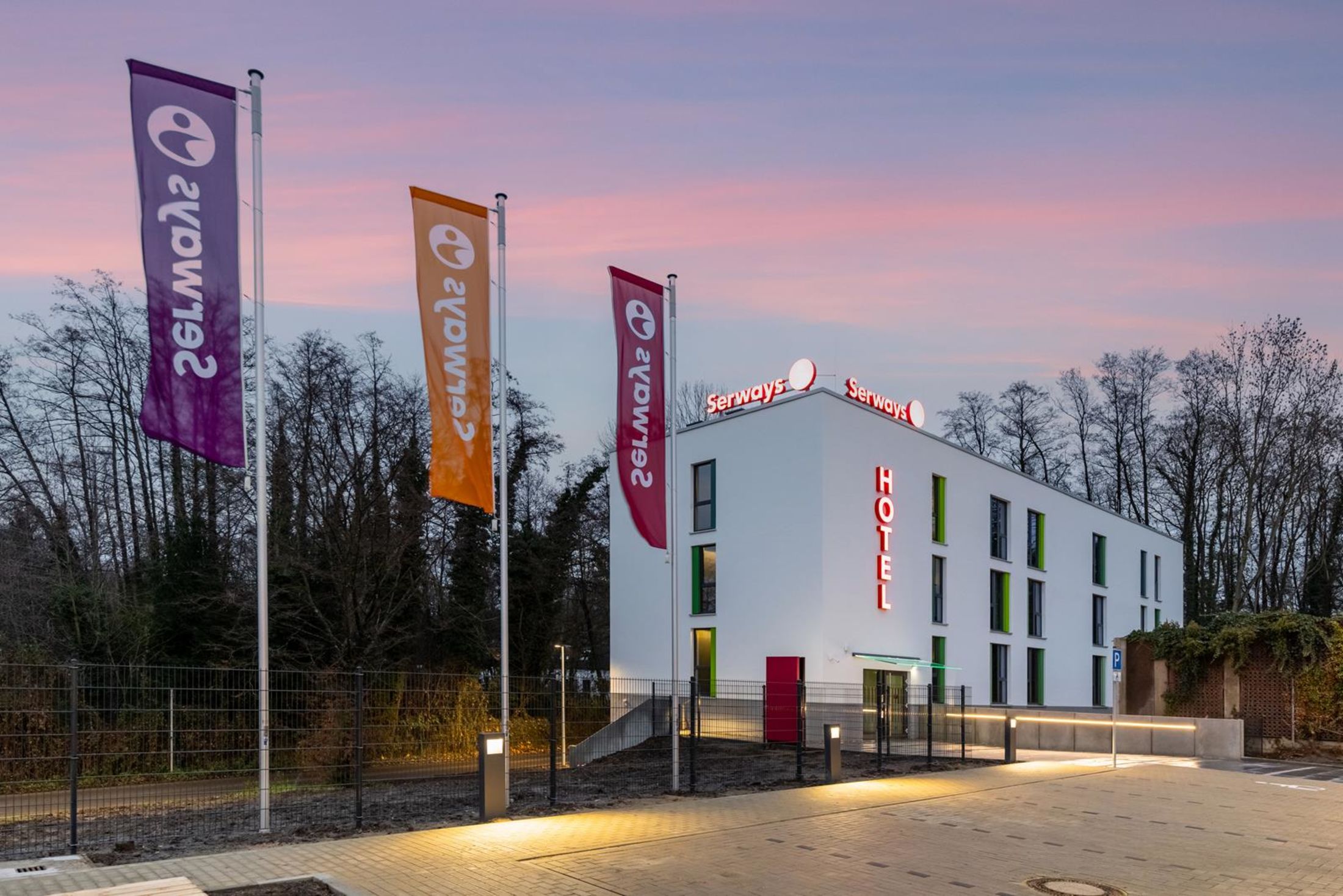 csm_Serways_Hotel_Hoesel_Aussenaufnahme_Abend_IV_Web_8898e01113