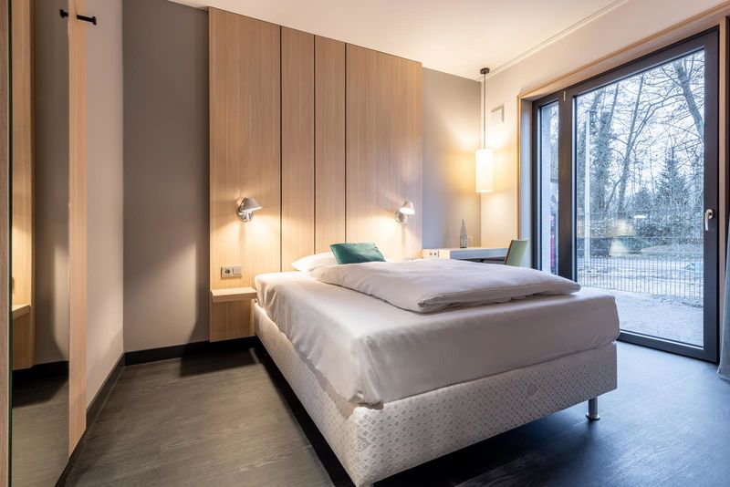 csm_Serways_Hotel_Hoesel_Barrierefreies_kleines_Doppelzimmer_III_Web_b5ea44b9b9