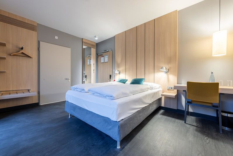 csm_Serways_Hotel_Hoesel_Behindertengerechtes_Zimmer_Web_a449491861