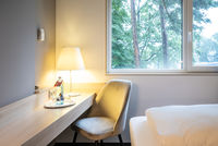csm_Serways_Hotel-Bruchsal-West_Zimmerdetails_Wasserflasche_e3a4589c69