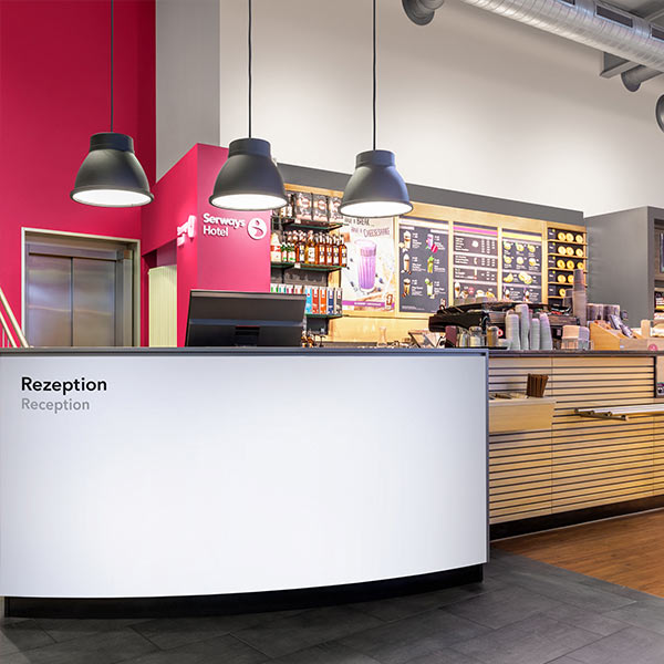 serways-lueneburg-rezeption-galerie
